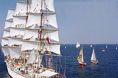 Beautiful sailing ship - Dar Mlodziezy
