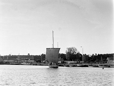Oude vissersboot, zwart-witte foto