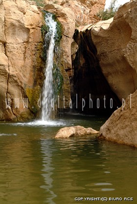 Cachoeira em montanhas do Atlas - Tunsia