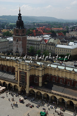 Torkduken Hall (Sukiennice) på det huvudsakligt marknadsfr kvadrerar i Cracow, Polen