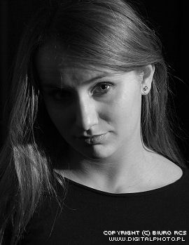 Portrett av en ung kvinner, svart/hvitt-bilder