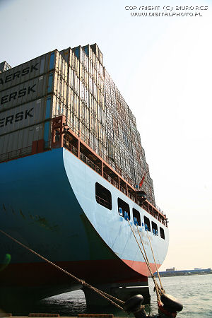 Containerskib, havn, transport