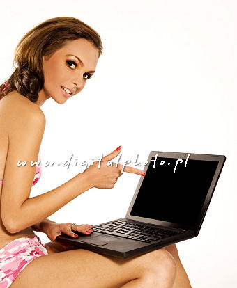 Garota com laptop