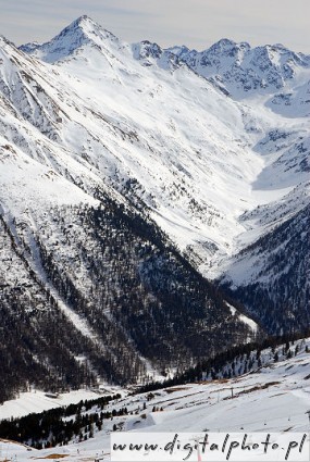 Paysage, montagnes et valles d'hiver