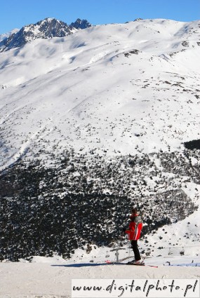 Foto del esquiador, esqui en los Alpes