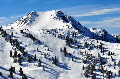 Bela montanha imagens de Inverno