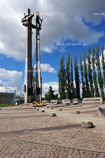 Astillero de Gdansk, Monumento a los trabajadores de astilleros cados 1970