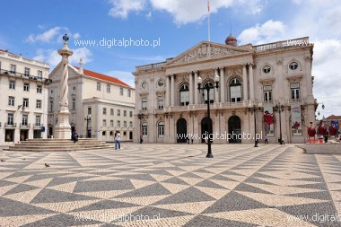 Ratusz w Lizbonie i pregierz na placu (Praa do Municipio)