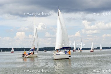 Sailing vacations, sailing yachts on lake