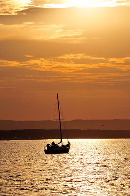 Sjøreise, seilbåt, solnedgang
