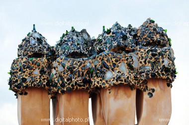 Modernistisk arkitektur (Antoni Gaudi) - skorsteiner, Casa Mila