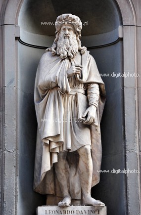 Leonardo Da Vinci, picture of the statue of Leonardo Da Vinci