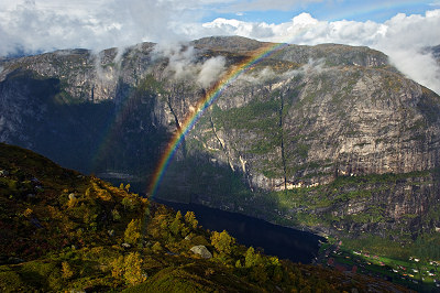Regnbåge, Lysefjord, Norge landskap