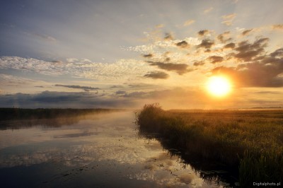 Tåget morgen, flod og solopgang